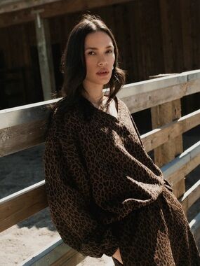 🆕🐆 Brunette the Label - High V Oversized Crew